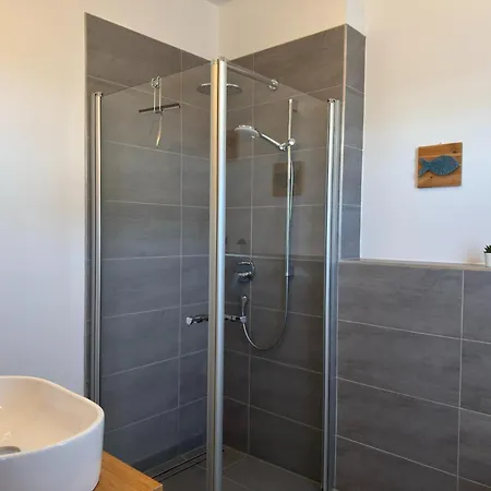 Moderne Mit Sauna & Terrasse Burhave